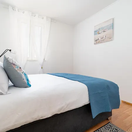 بيت للعطل Holiday Home With Hot Tub Dugi Rat, Omis - 23046