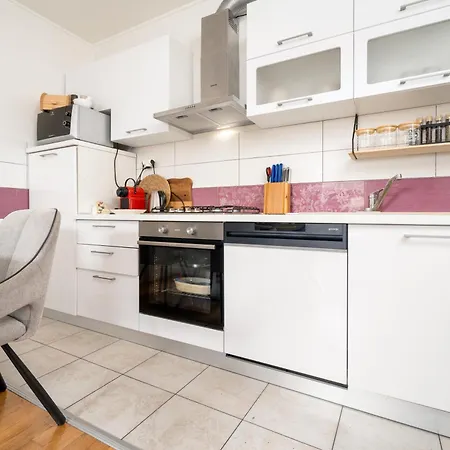 Сasa de vacaciones House With A Parking Space Dugi Rat, Omis - 23046 Dugi Rat