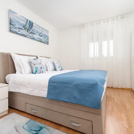 Сasa de vacaciones House With A Parking Space Dugi Rat, Omis - 23046 Dugi Rat